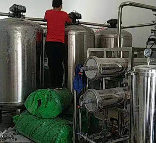甘肃陇南机场4T/H反渗透设备+变频供水+直饮水机
